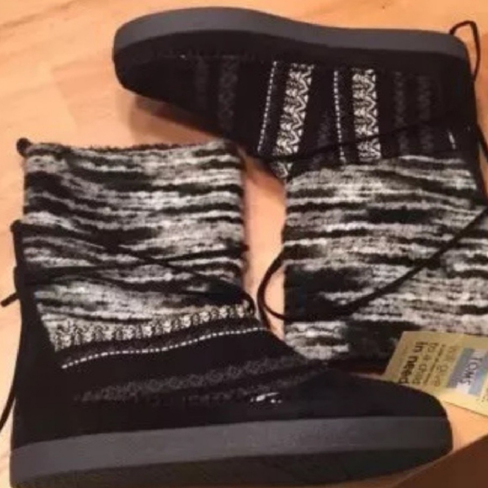 BNWT Toms Nepal Boots